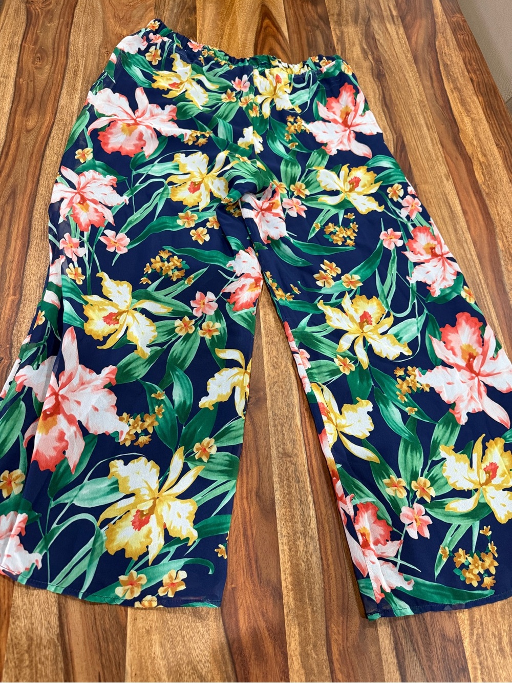 New York & Company Navy Floral Wide-Leg Shorts with Green Leaves